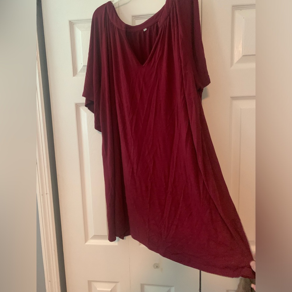 Dark color open to a c neck short sleeves